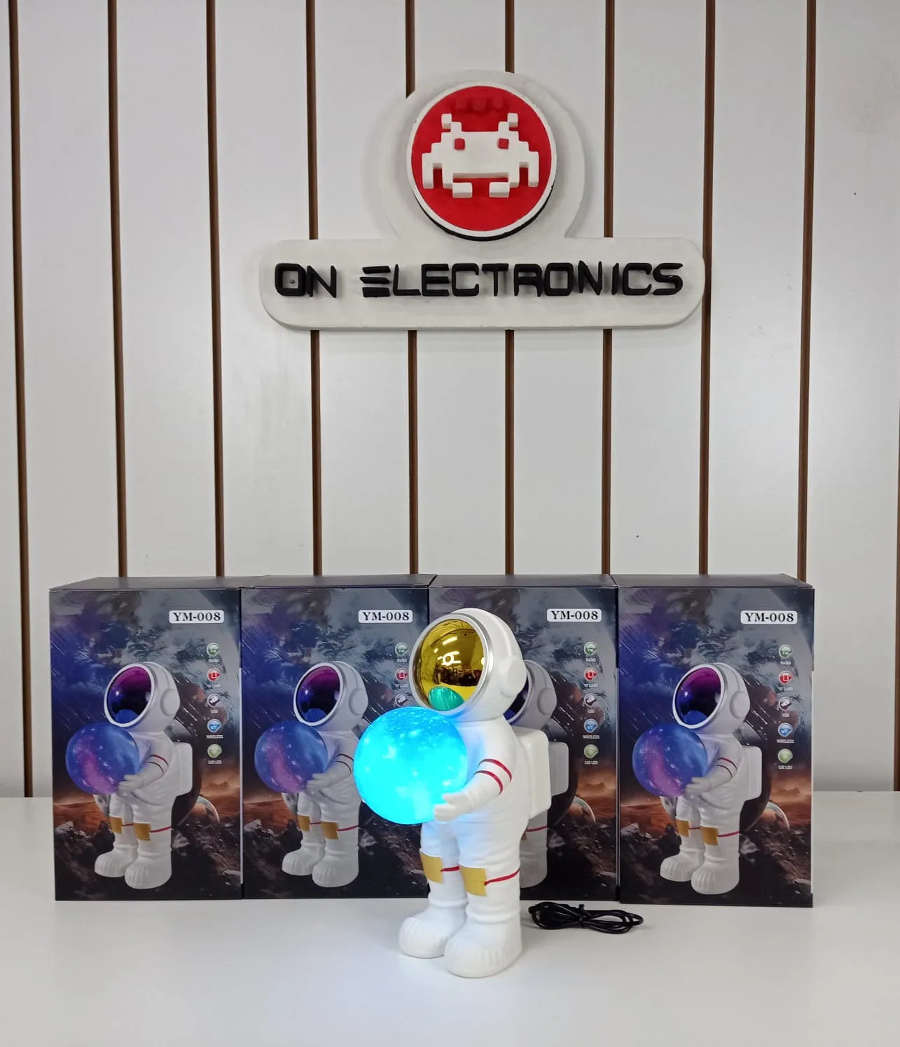 Lampe astronaute YM-008 enceinte Bluetooth